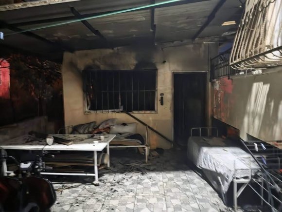 ANTAKYA’DA EVDEN ALEVLER YÜKSELDİ