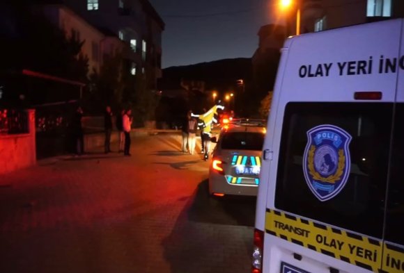 BURDUR’DA İKİ GRUP ARASINDA KÜREKLİ KAVGA: 2 OTOMOBİL ZARAR GÖRDÜ