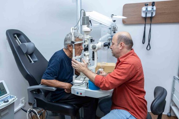 MERSİN’DE 65 YAŞ ÜSTÜ VATANDAŞLARA GÖZ SAĞLIĞI DESTEĞİ