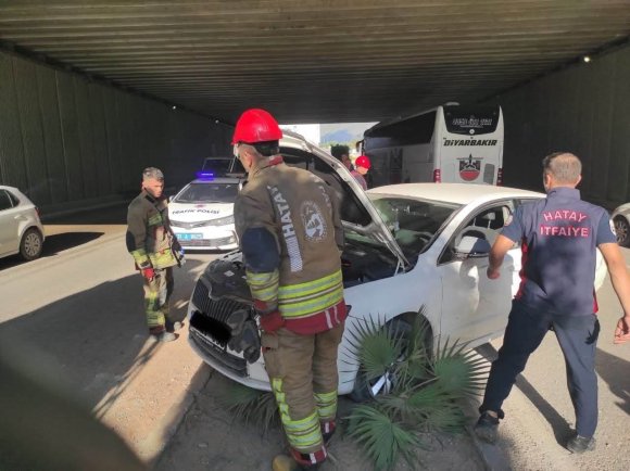 İSKENDERUN’DA TRAFİK KAZASI: 2 YARALI