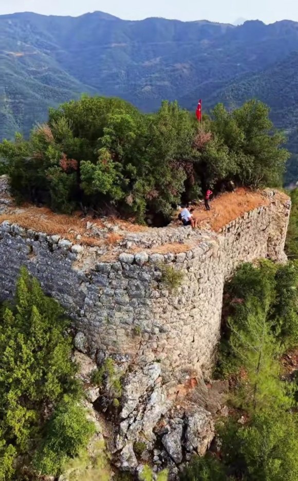 TARİHİ HİSAR KALESİ YILLARA MEYDAN OKUYOR