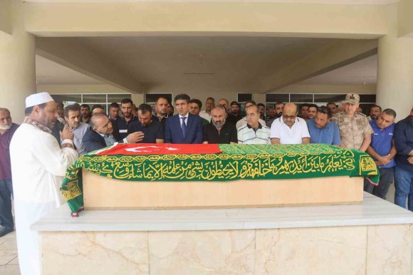 KIBRIS’TA BATAN GEMİDE KAYBOLAN 6 YAŞINDAKİ MEHMET ASAF’IN CENAZESİ DUALARLA TOPRAĞA VERİLDİ