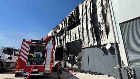 MERSİN’DE KİMYA FABRİKASINDAKİ YANGIN KONTROL ALTINA ALINDI