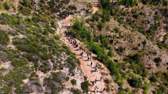 TARSUS’UN DOĞA HARİKASI KURTÇUKURU KANYONUNDA ZORLU YÜRÜYÜŞ