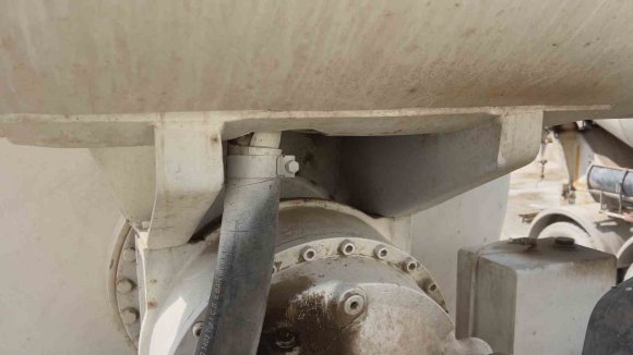 MİKSERE YUVA YAPAN KUMRULARIN UÇMASIYLA 45 GÜN SONRA ARAÇ YENİDEN ÇALIŞTI