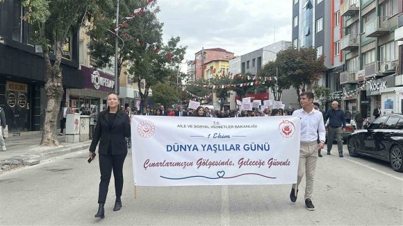 DÜNYA YAŞLILAR GÜNÜ’NDE HER NESİL EL ELE YÜRÜDÜ