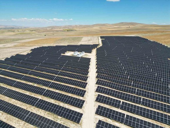 YEŞİL DÖNÜŞÜME GÜNEŞ ENERJİSİYLE KATKI