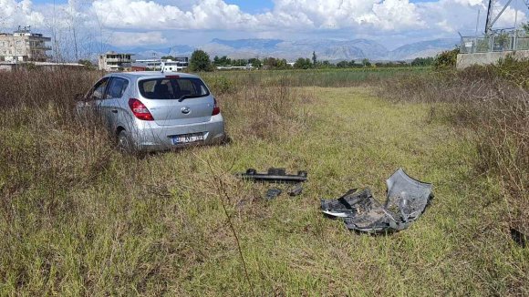 TARLAYA UÇAN OTOMOBİLDEN BURNU BİLE KANAMADAN ÇIKTI