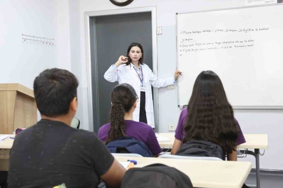 MERSİN BÜYÜKŞEHİR BELEDİYESİNİN KURS MERKEZLERİNDE YENİ DÖNEM BAŞLADI