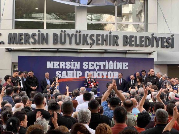 KILIÇDAROĞLU GÖZALTINA ALINAN BAŞKANLARA DESTEK İÇİN MERSİN’E ZİYARETTE BULUNDU