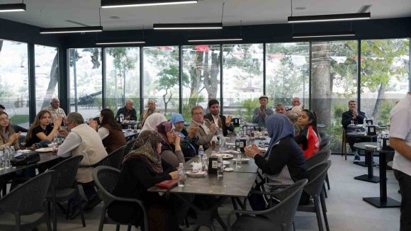 KAHRAMANMARAŞ’TA YAŞLILARA SAZLI SÖZLÜ EĞLENCE