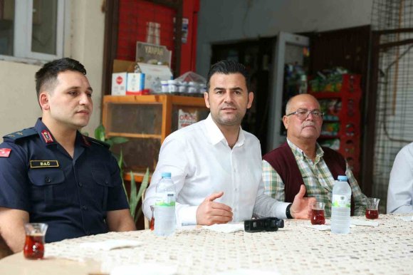 AKDENİZ’DE MAHALLE MAHALLE SAHA ÇALIŞMASI: BEŞİKCİ TALEPLERİ YERİNDE DİNLİYOR