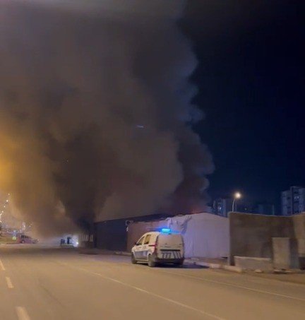 KAHRAMANMARAŞ’TA İŞ YERİ YANGINI