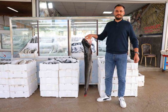 DENİZE KIYISI OLMAYAN KAHRAMANMARAŞ’TA BALIK PAZARI HAREKETLENDİ