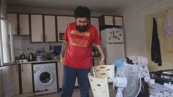 SANAL ALEM BAĞIMLISI GENÇTEN NET MESAJ: "BEN ARTIK İFLAH OLMAM"