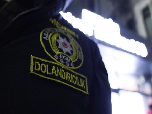 KORKUTUP 435 BİN TL DOLANDIRDILAR: GERÇEK POLİSE YAKALANAN 4 ŞÜPHELİ TUTUKLANDI