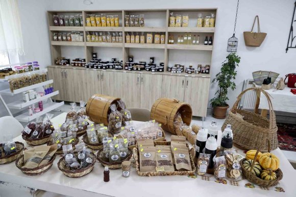 BÜYÜKŞEHİR’İN KADIN KOOPERATİFLERİNDE KIŞ HAZIRLIKLARI BAŞLADI