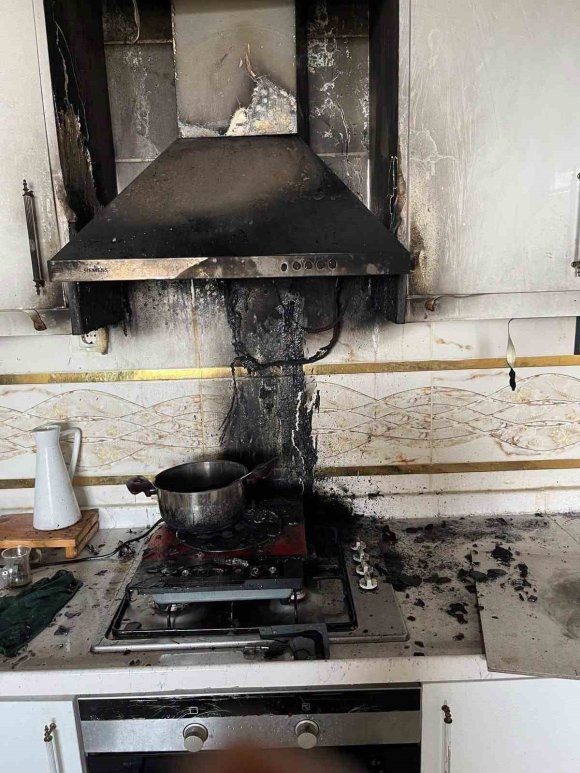 REYHANLI’DA EVİN MUTFAĞINDA YANGIN ÇIKTI
