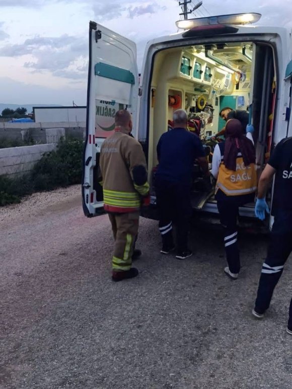 ANTAKYA’DA MOTOSİKLET KAZASINDA 3 KİŞİ YARALANDI