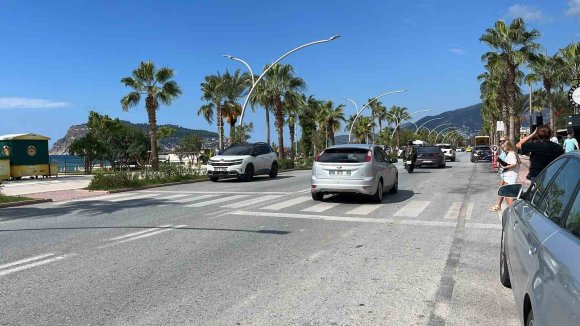 ALANYA’DA OTOMOBİL İLE MOTOSİKLET ÇARPIŞTI: 1 ÖLÜ, 1 YARALI