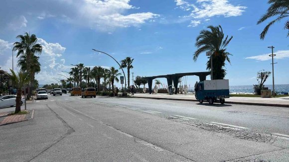 ALANYA’DA OTOMOBİL İLE MOTOSİKLET ÇARPIŞTI: 1 ÖLÜ, 1 YARALI