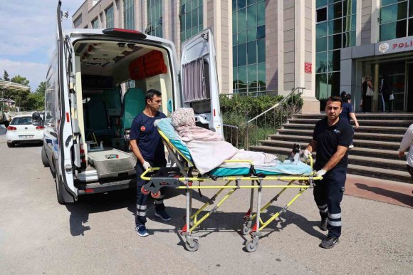 HASTALAR EVLERİNDE MUAYENE EDİLİYOR, SAĞLIK KURULUŞLARINA ULAŞTIRILIYOR