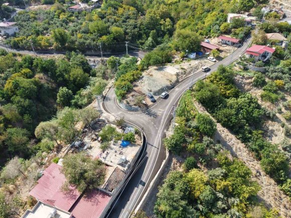 HBB, KIRIKHAN ALAYBEYLİ’NİN BAĞLANTI YOLUNU ASFALTLADI