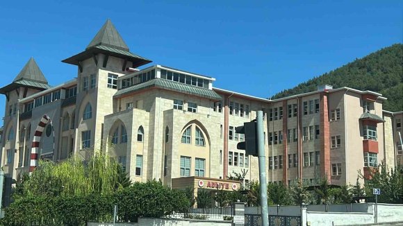 KAHRAMANMARAŞ’TAKİ OKUL SALDIRISI DAVASINDA ANNE VE BABANIN TUTUKLULUĞUNA DEVAM