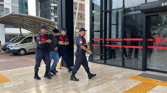 ALANYA’DA KUŞLARA VAHŞET UYGULAYAN ŞÜPHELİ TUTUKLANDI