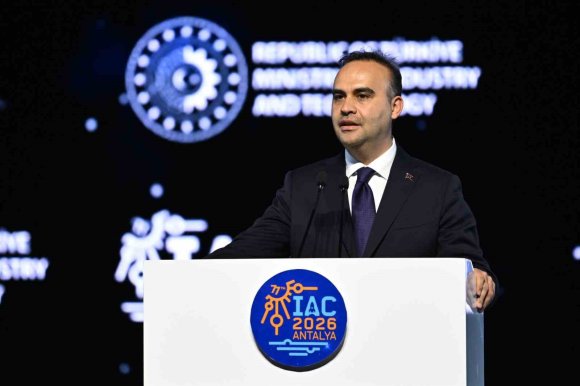BAKAN KACIR’DAN ANTALYA’DA UZAY DİPLOMASİSİ