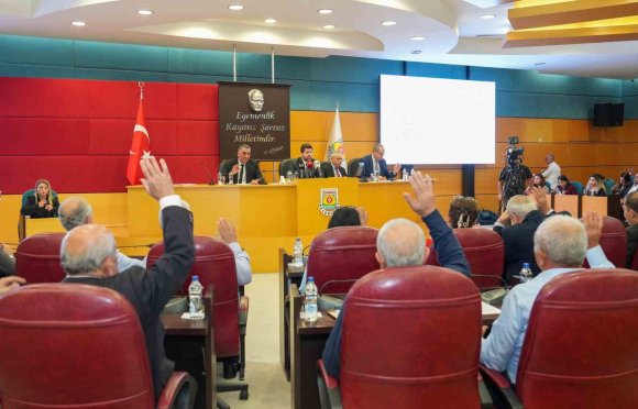 TARSUS BELEDİYE MECLİSİNDE 5 BİN SARIULAK ZEYTİN FİDANI KARARI