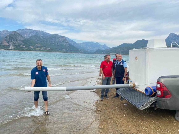 KOZAN’DA 665 BİN SAZAN YAVRUSU BARAJ VE GÖLETLERE BIRAKILDI
