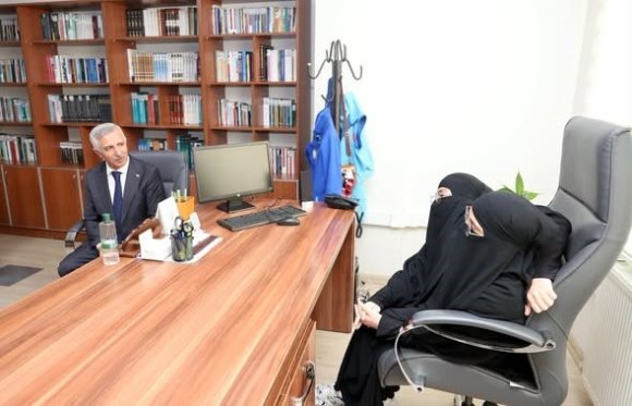 SİYAM İKİZLERİ AYŞE VE SEMA, AZİMLERİYLE ÖRNEK OLUYOR