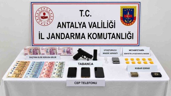 ANTALYA’DA 20 YIL HAPİS CEZASI BULUNAN FİRARİ HÜKÜMLÜ ORMANLIK ALANDA YAKALANDI