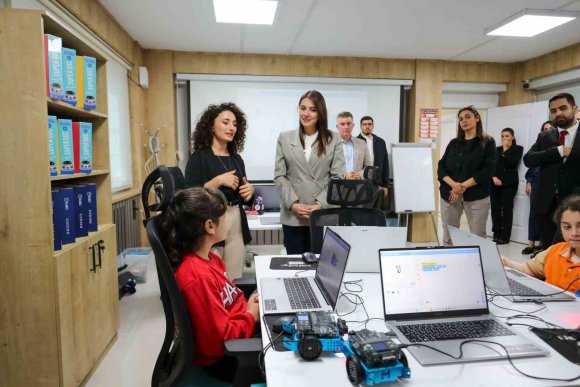 HATAY’DA ÇOCUKLARA ROBOTİK KODLAMA VE TASARIM EĞİTİMİ VERİLDİ