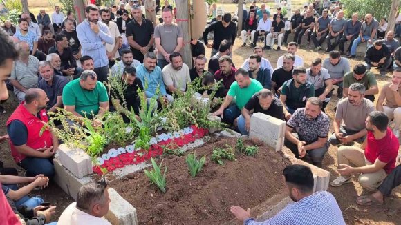 TATİL DÖNÜŞÜ BATAN GEMİDE HAYATINI KAYBEDEN 6 VE 12 YAŞINDAKİ KARDEŞLER YAN YANA DEFNEDİLDİ