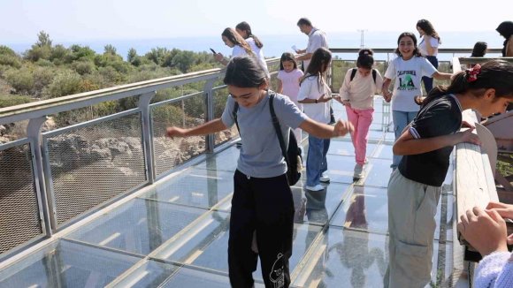 MERSİN’DE ANNE VE KIZLAR UNUTULMAZ BİR GÜN YAŞADI
