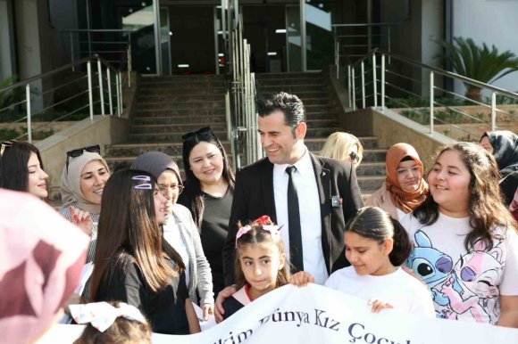 MERSİN’DE ANNE VE KIZLAR UNUTULMAZ BİR GÜN YAŞADI