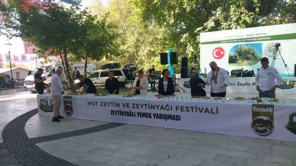 FESTİVALDE EN İYİ ZEYTİNYAĞLI YEMEK İÇİN YARIŞTILAR