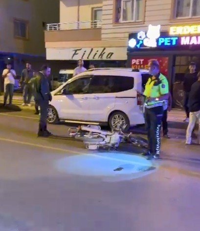 OTOMOBİLLE MOTOSİKLET ÇARPIŞTI:1 ÖLÜ 1 YARALI