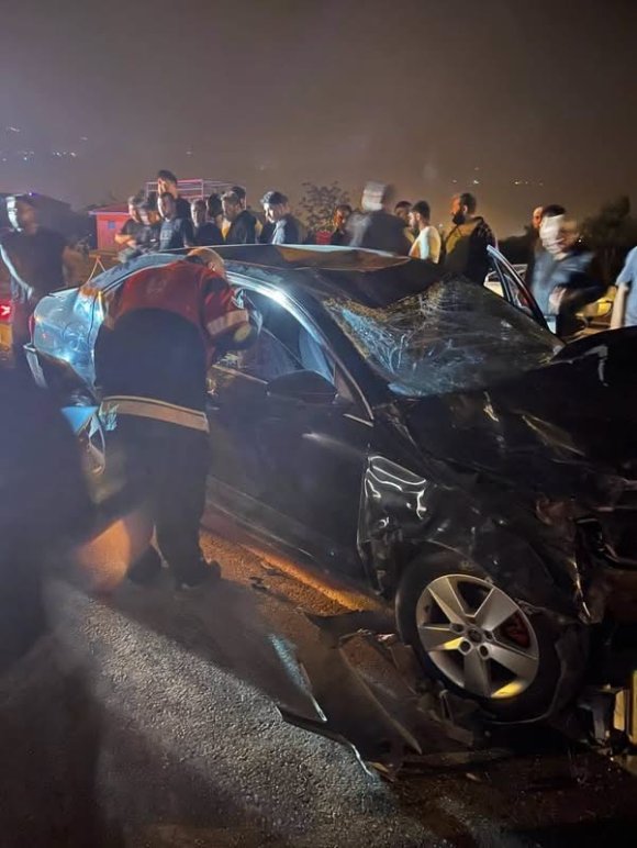 SAMANDAĞ’DA ANGUSA ÇARPAN OTOMOBİLİN SÜRÜCÜSÜ YARALANDI