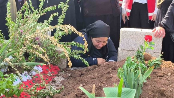 BATAN GEMİDE 2 EVLADINI KAYBEDEN ANNENİN "ÇOK ÖZLEDİM SİZİ" PAYLAŞIMI YÜREK BURKTU