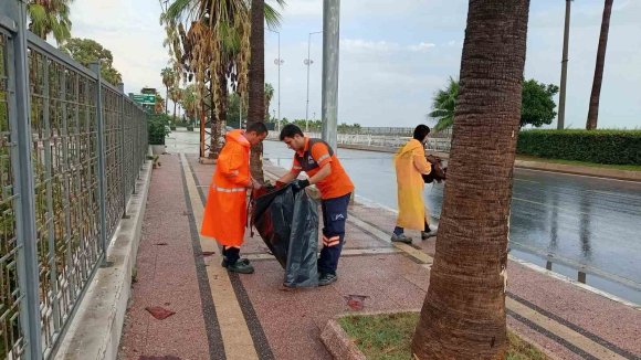 MERSİN’DE SAĞANAK YAĞIŞA KARŞI EKİPLER TEYAKKUZDA