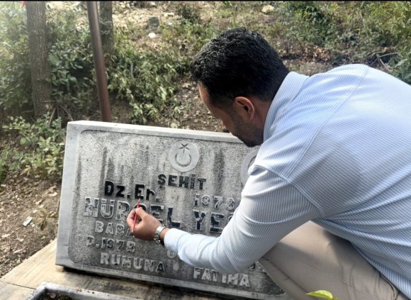 FEKE’DE ÖĞRENCİLERDEN ŞEHİT KABİRLERİNE VEFA