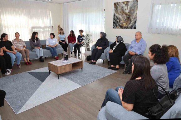 KIZ ÇOCUKLARI GELECEK HAYALLERİNİ KADIN SANAYİCİLERLE PAYLAŞTI