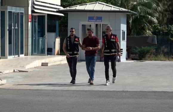 BOŞANDIĞI EŞİNİ EŞARPLA BOĞARAK ÖLDÜREN SANIĞA AĞIRLAŞTIRILMIŞ MÜEBBET