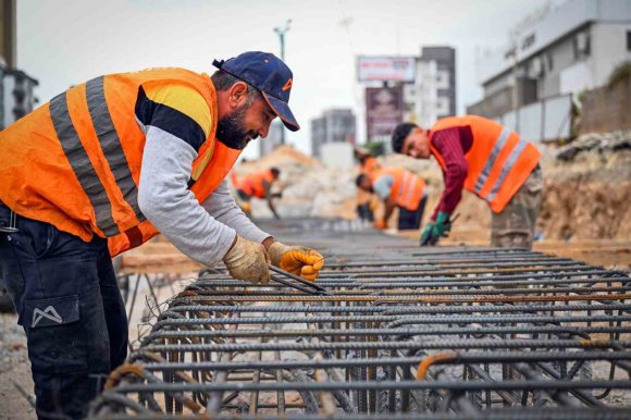 MERSİN’DE BİN 720 METRELİK KAVŞAK PROJESİNDE ÇALIŞMALAR SÜRÜYOR