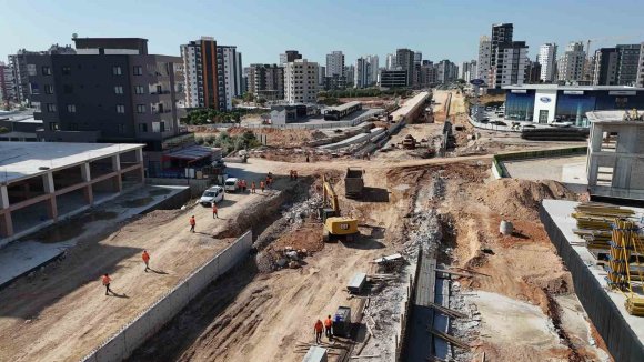 MERSİN’DE BİN 720 METRELİK KAVŞAK PROJESİNDE ÇALIŞMALAR SÜRÜYOR