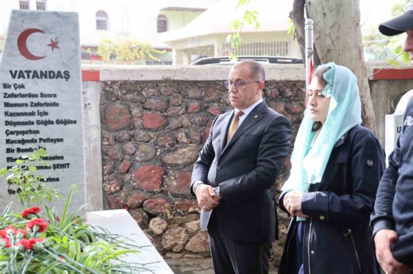 SAİMBEYLİ’NİN KURTULUŞUNUN 106. YILINDA SAİM BEY MEZARI BAŞINDA ANILDI