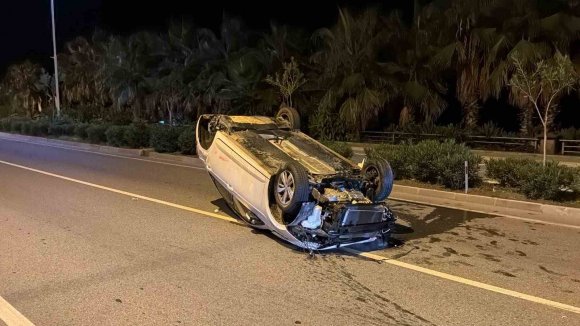 ALANYA’DA OTOMOBİL TAKLA ATTI: 2 YARALI
